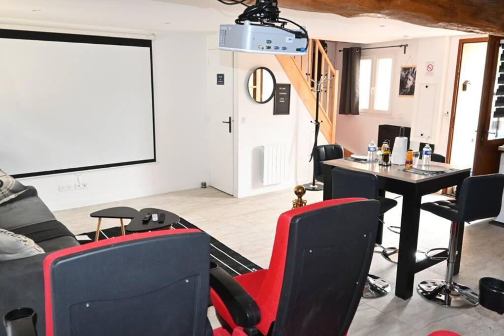 Cinema Appartement 10Mn Aeroport Roissy Cdg Villeneuve-sous-Dammartin Exterior photo